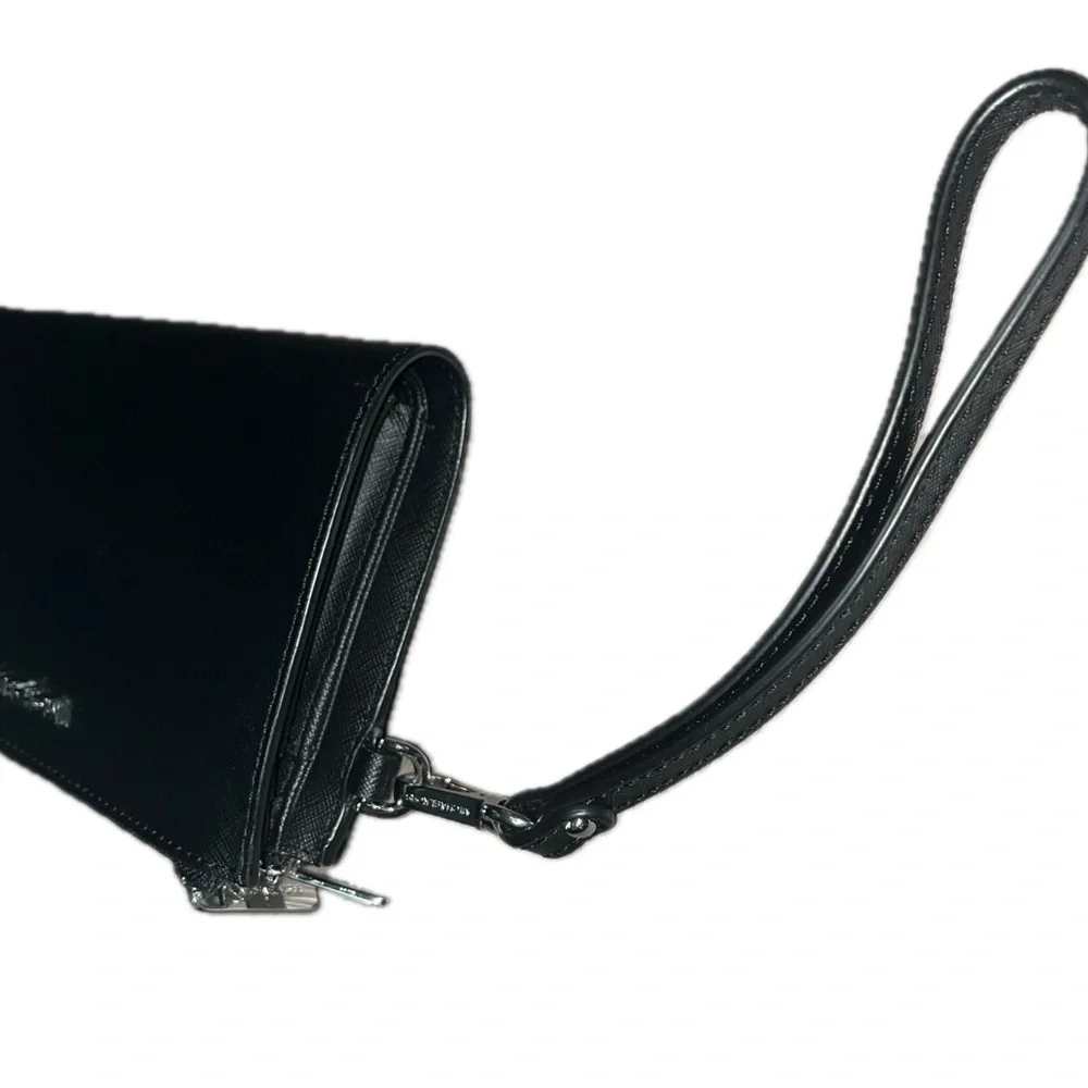 Michael Kors Black Leather Jet Set Double Zip Wallet Wristlet Silver-Tone Accent
